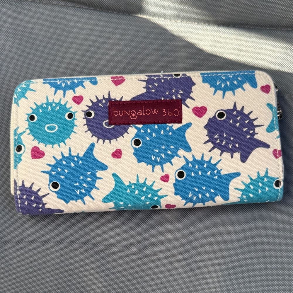 Bungalow 360 Cream Wallet with Blue and Purple Fish